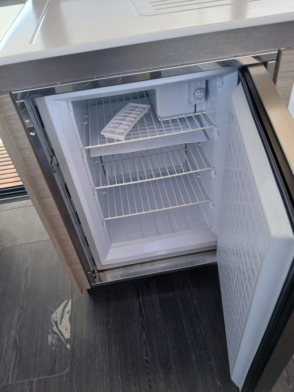 Kon-tiki - Katamaran içinde Anatoliki Attiki