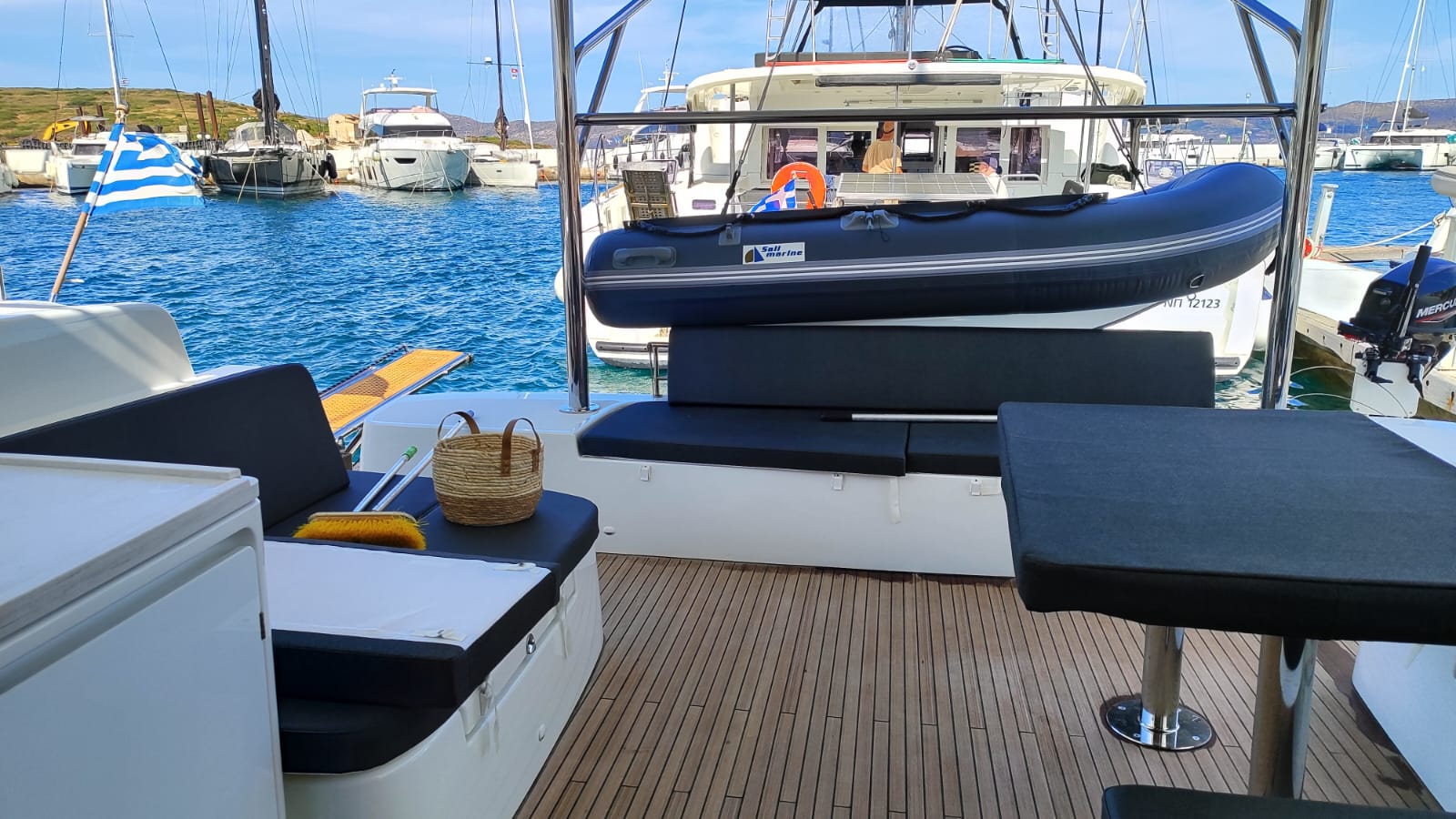 NAF - Katamaran içinde Anatoliki Attiki