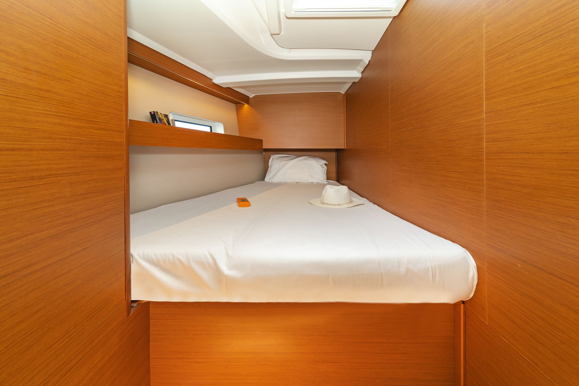 Queens of Utrecht - Sailboat in Perigiali