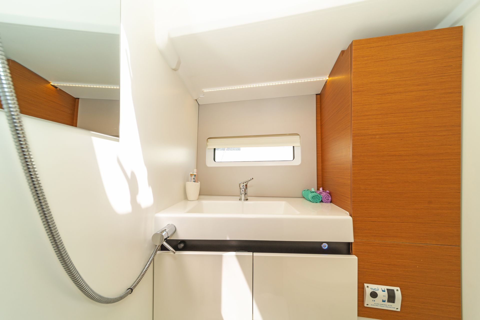 Queens of Utrecht - Sailboat in Perigiali