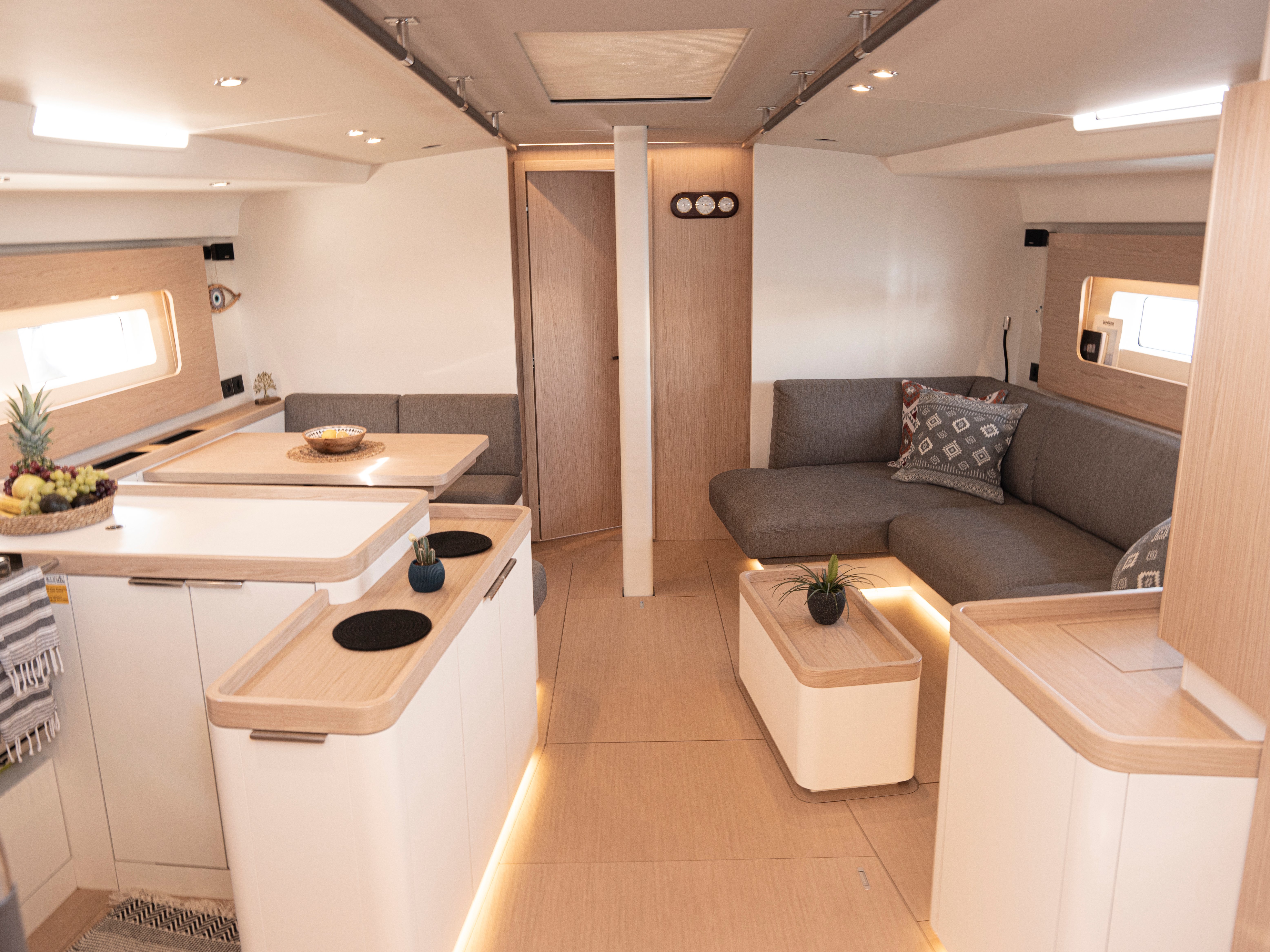 Izanami - Yelkenli içinde Anatoliki Attiki