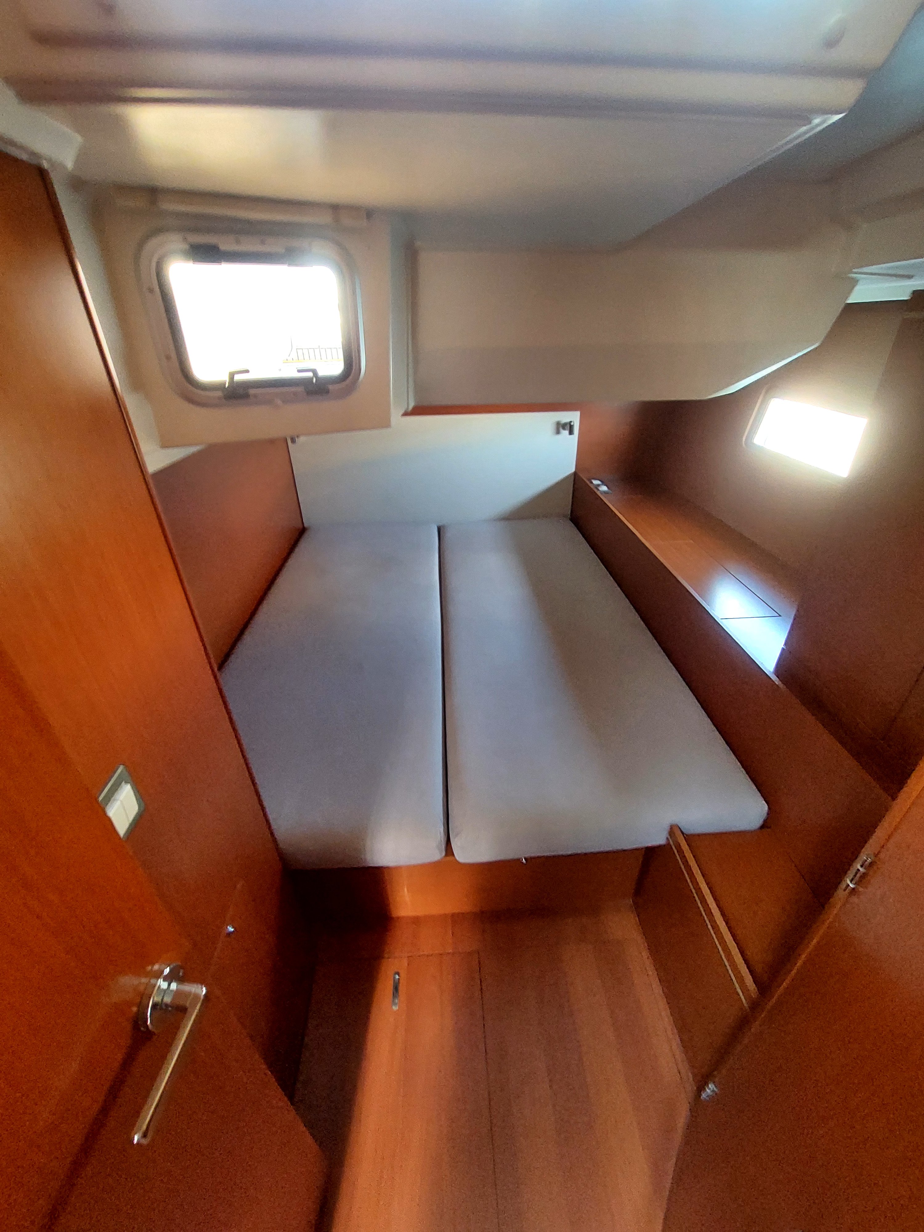 Famiglia - Yelkenli içinde Alimos