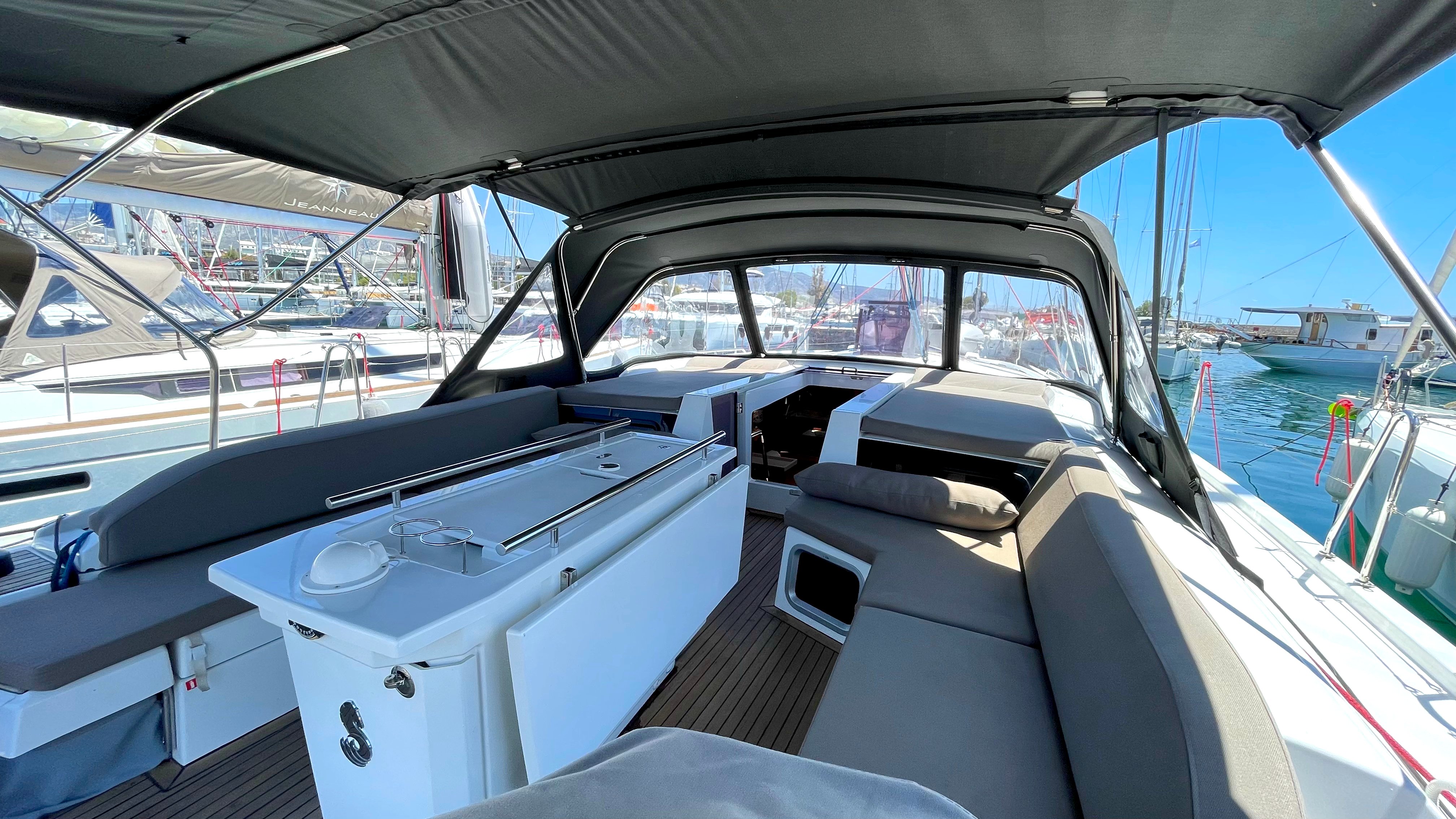 Black Swan (A/C - Generator - 12 pax) - Sailboat in Alimos