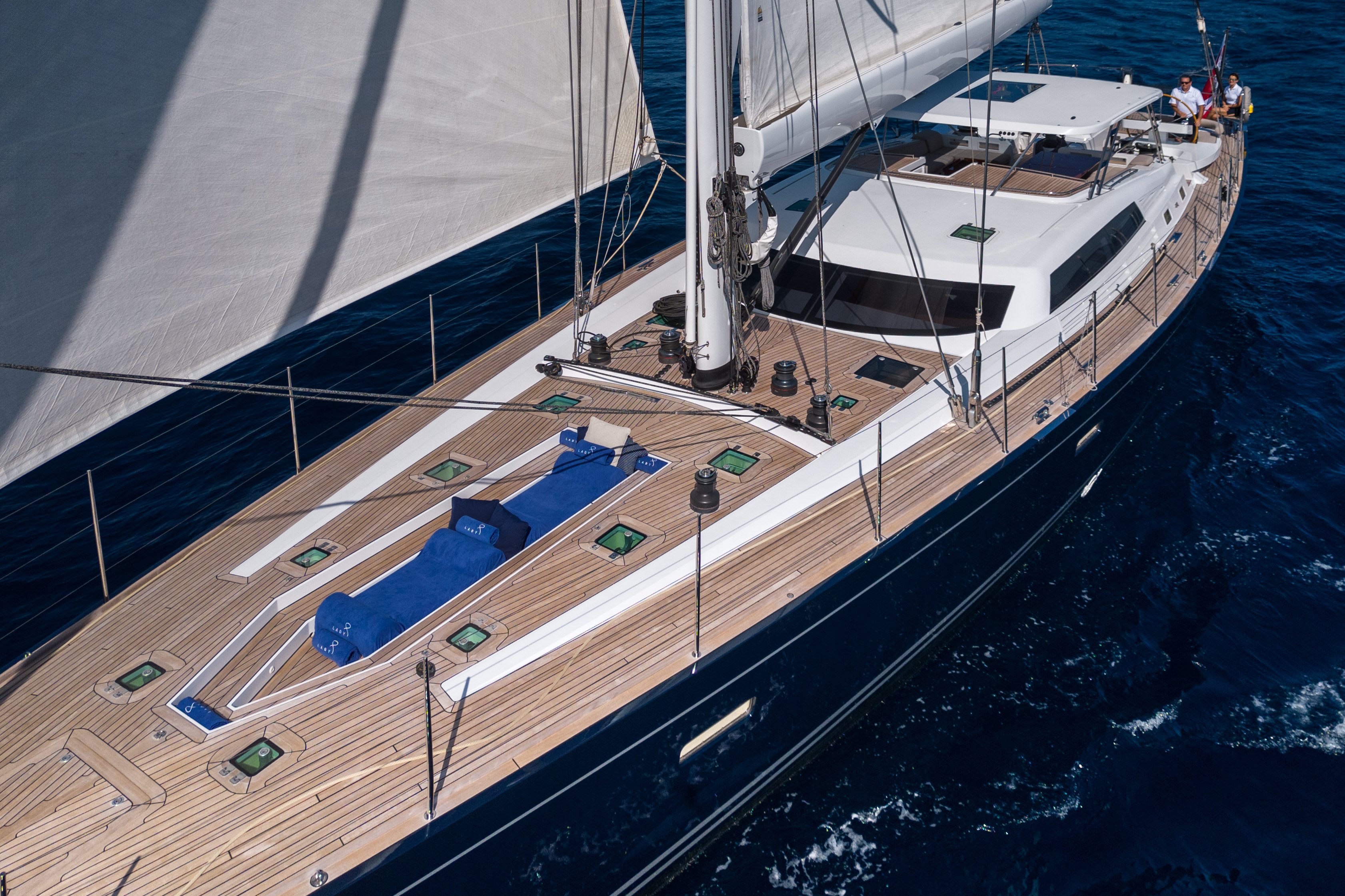 Lady 8 - Sailboat in Vågan