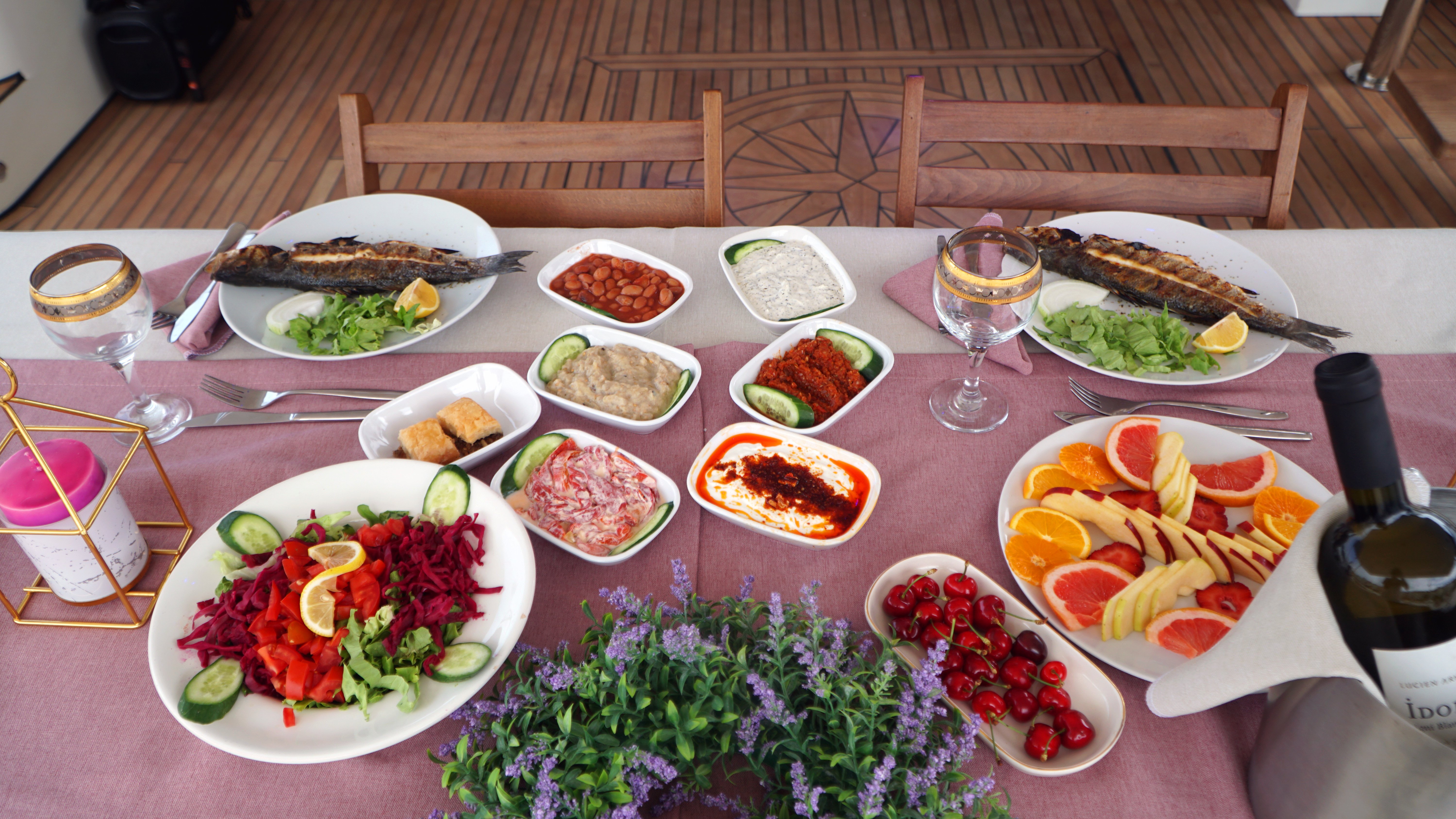 Defne Sultan - Motor Yacht in Fenerbahçe