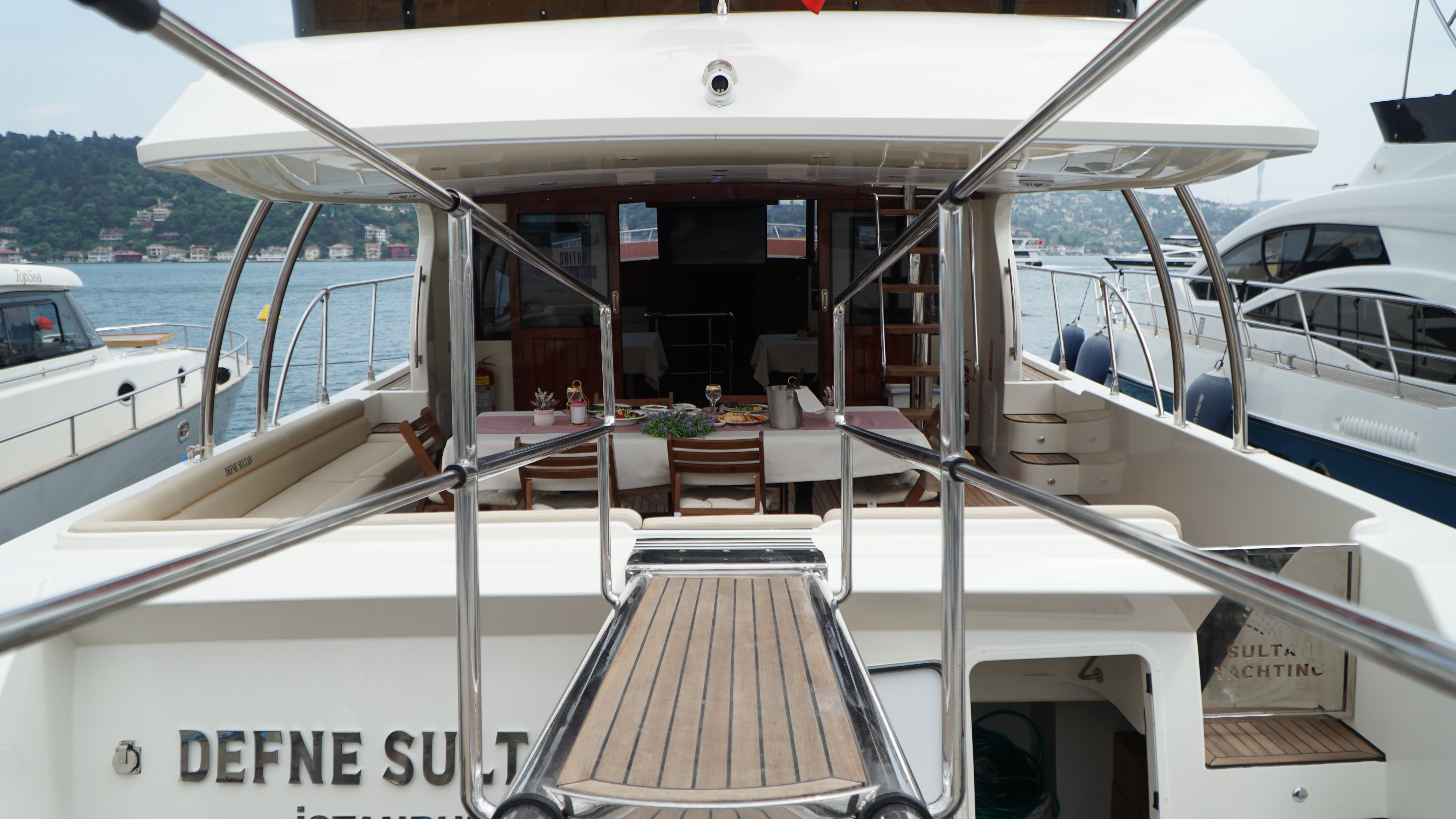 Defne Sultan - Motor Yacht in Fenerbahçe