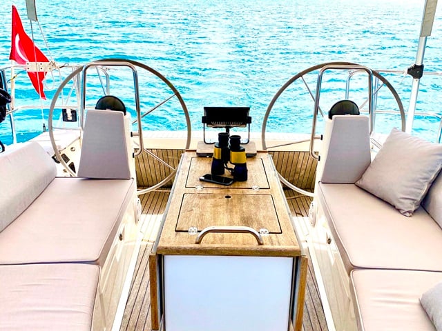 Priceless - Yelkenli içinde Karagözler