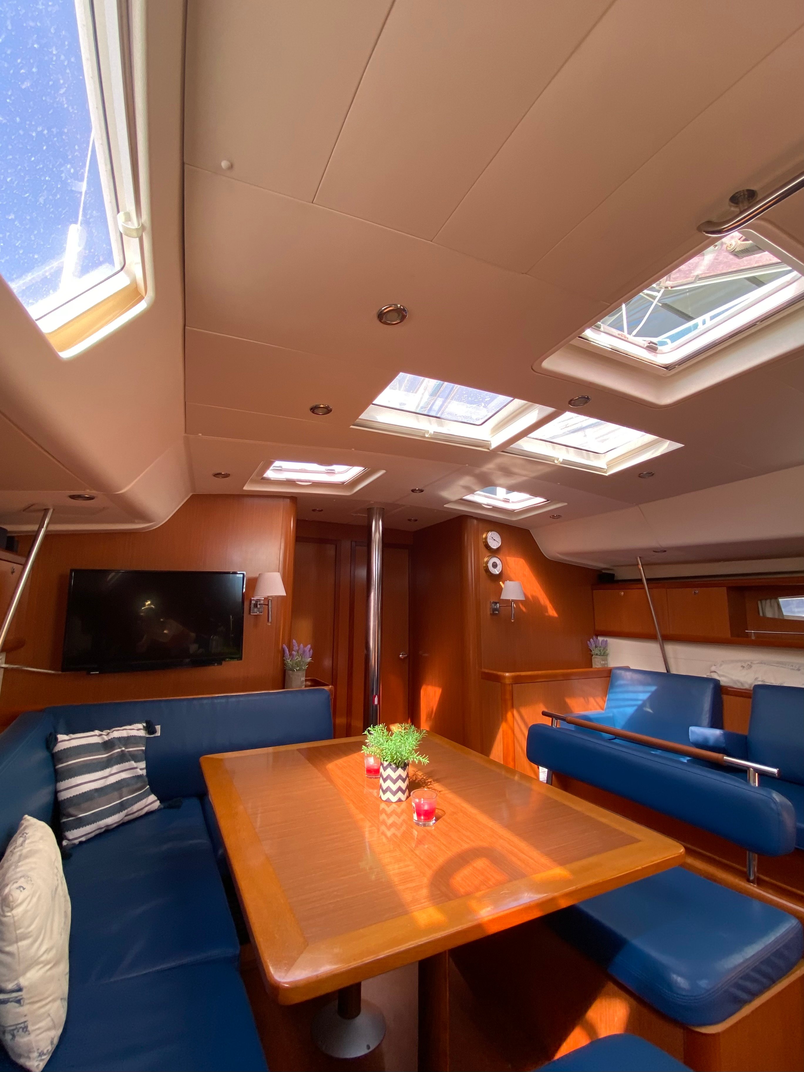 Valasia - Sailboat in Elefsina