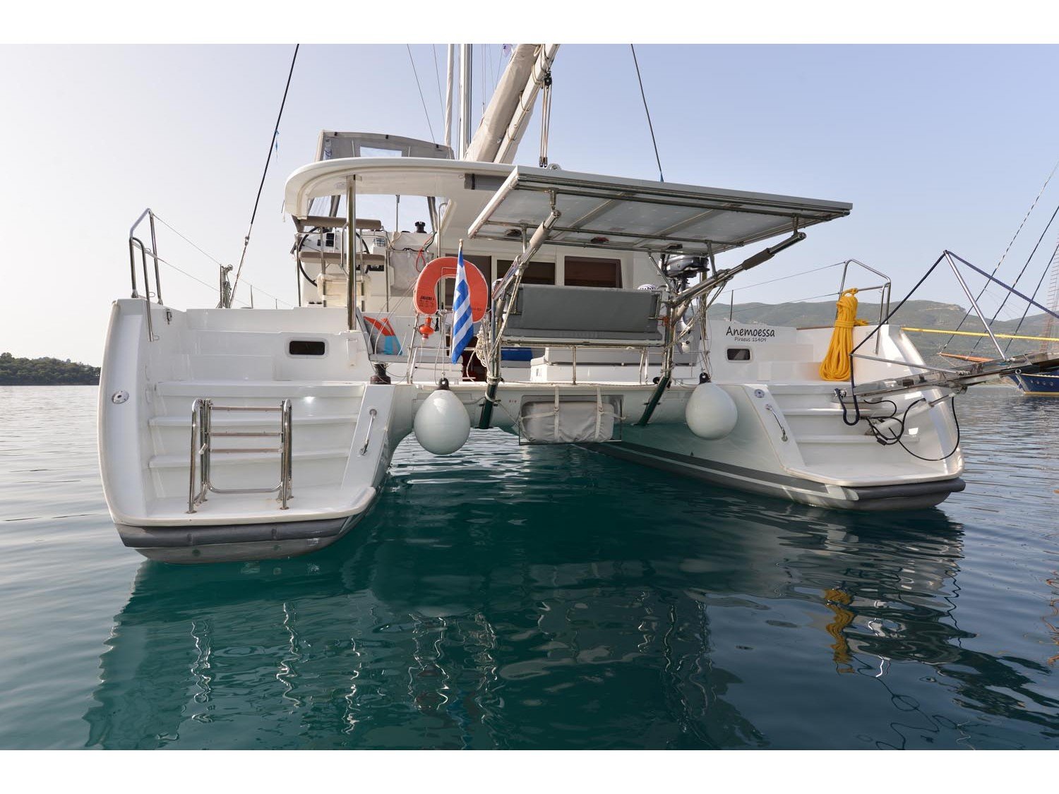 Anemoessa - Katamaran içinde Alimos