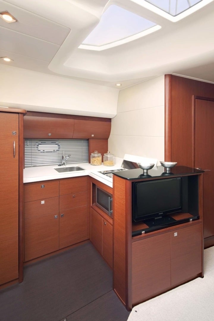 Pato - Motor Yacht in Location 35.8249, 15.2747