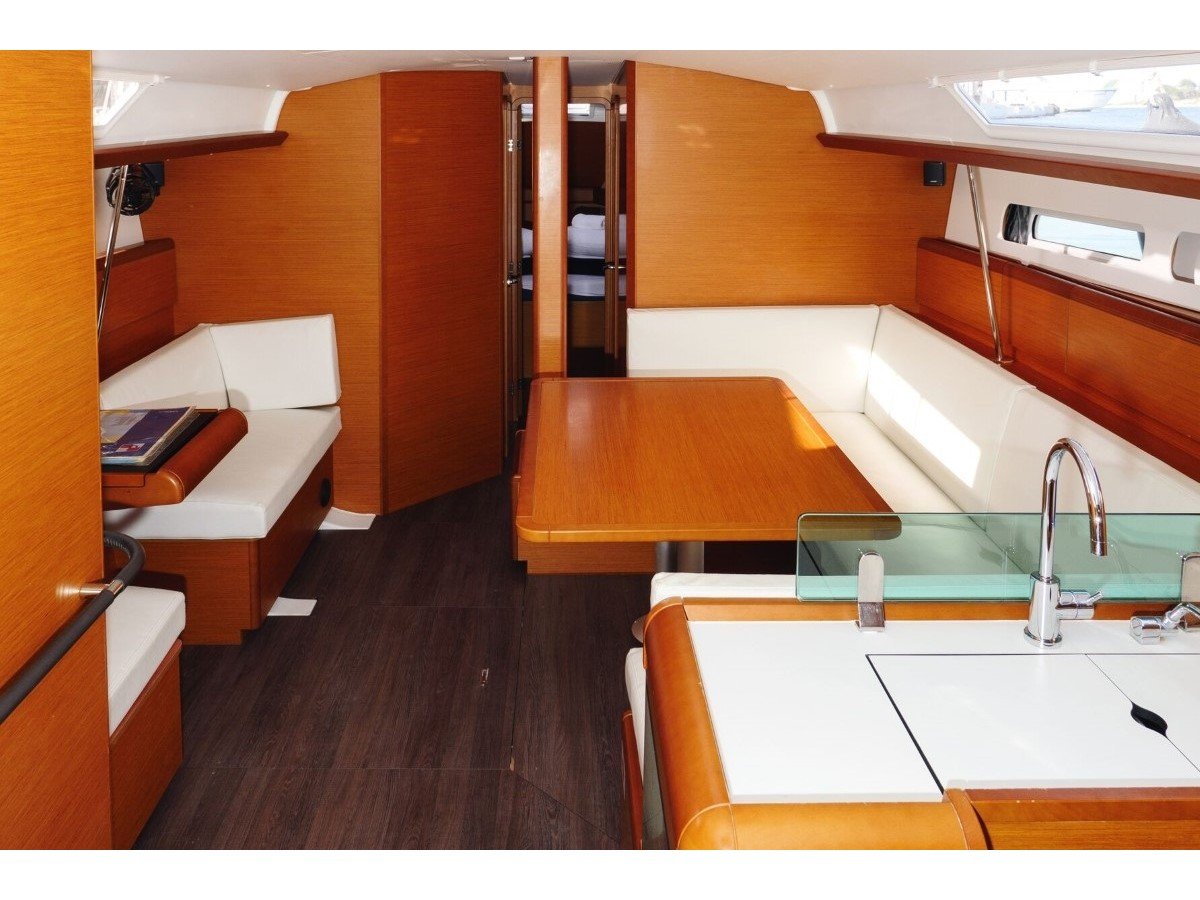 TORTUGA - Sailboat in Rogač