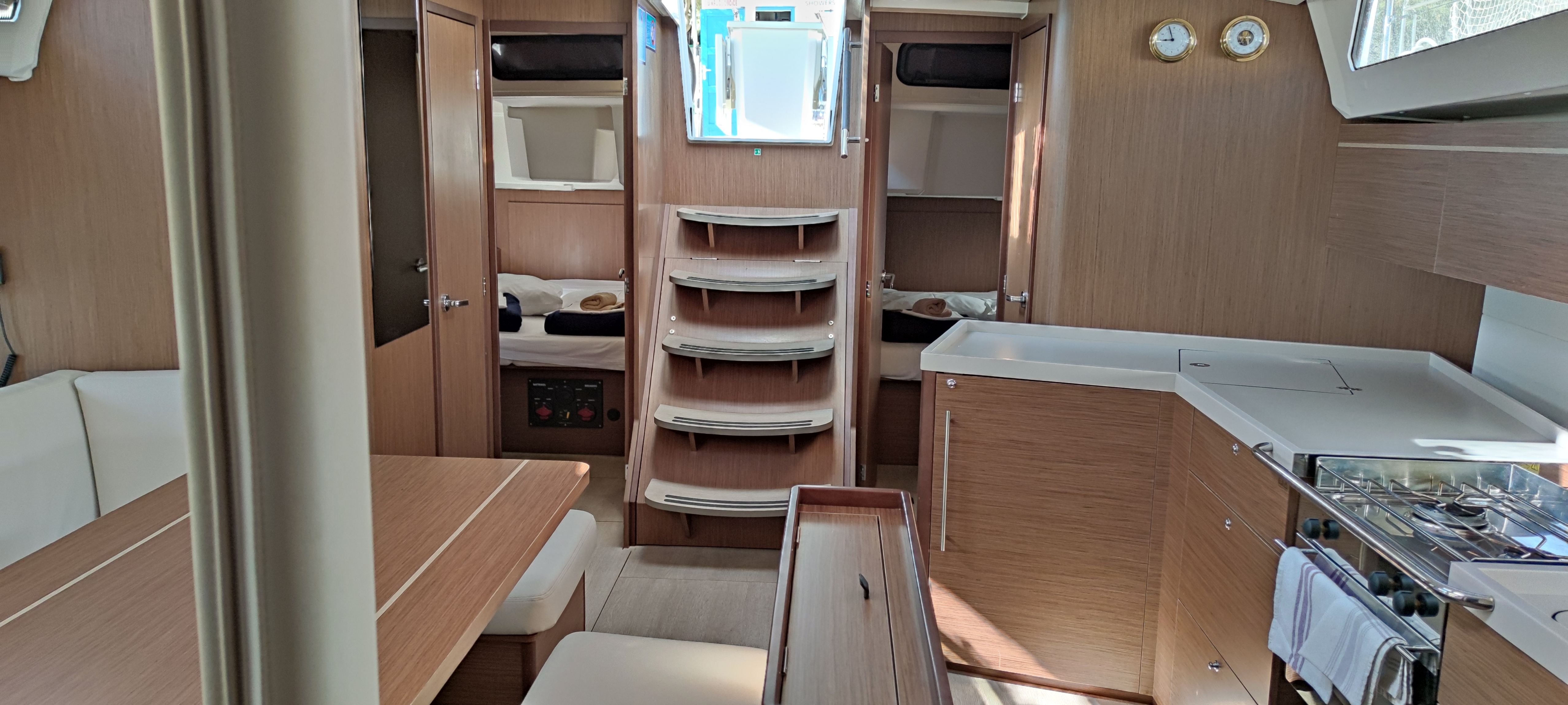 Everest - Sailboat in Rogač