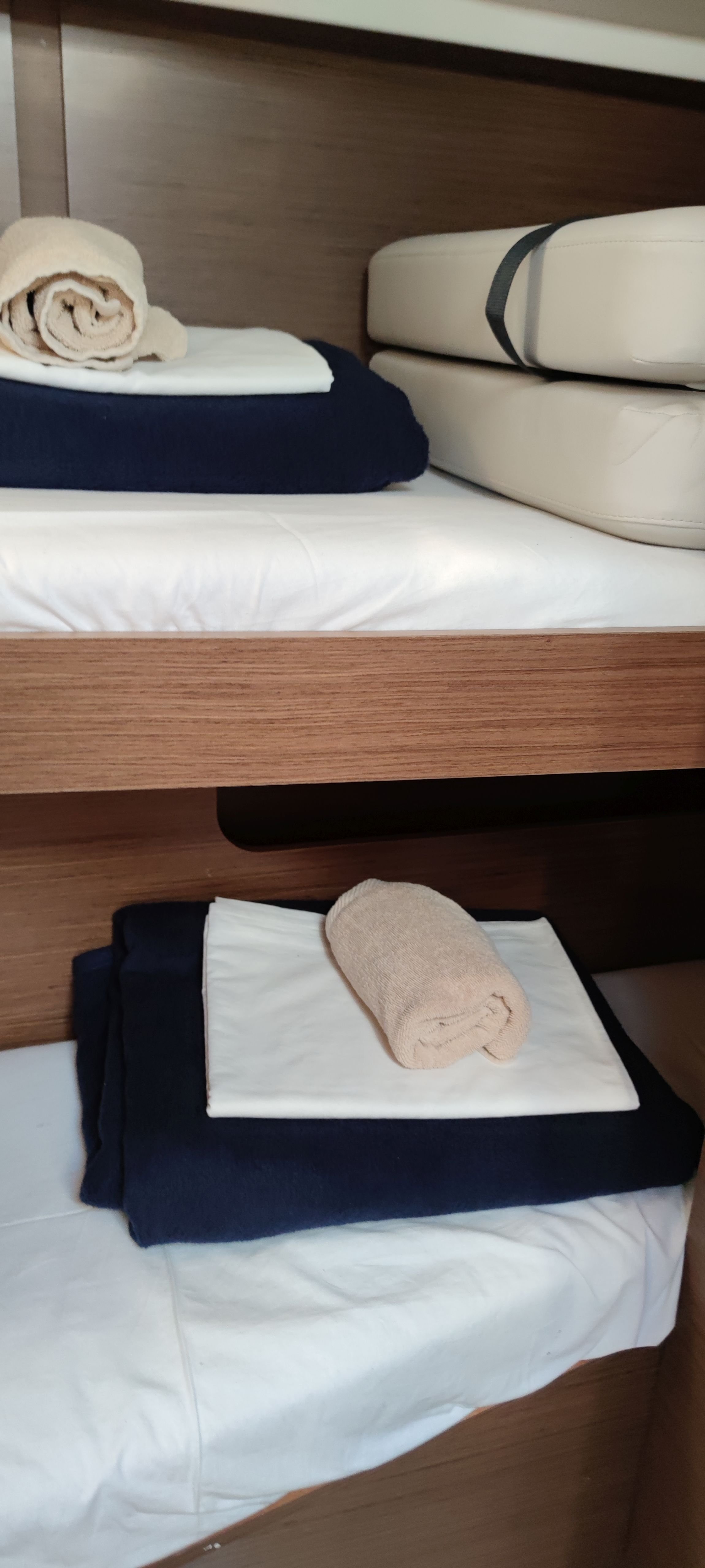 Everest - Sailboat in Rogač