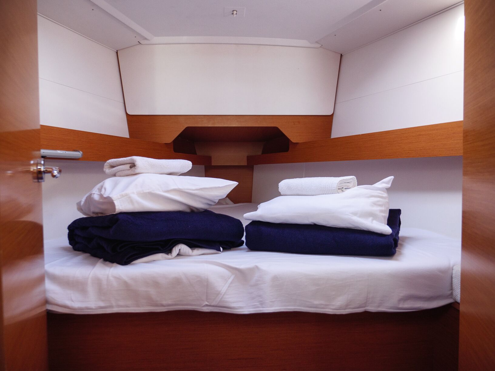 SIBERIA - Sailboat in Rogač