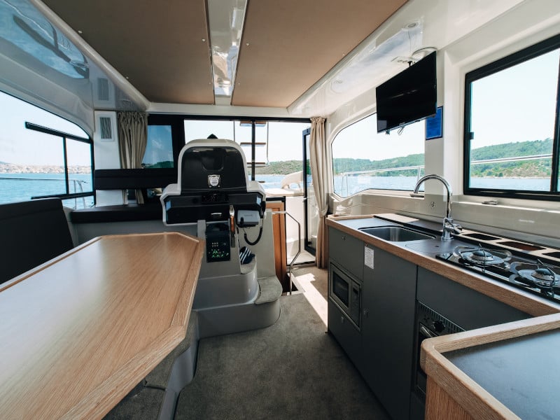 Ivona - Motor Yacht in Seget Donji