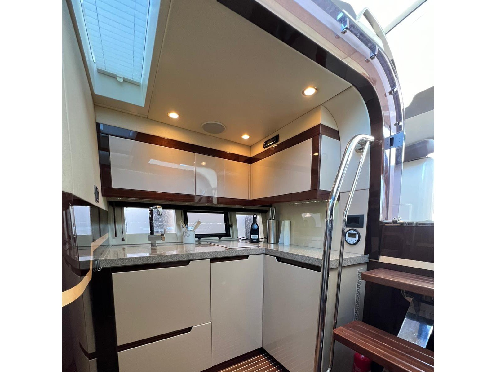 Manoli - Motor Yacht in Seget Donji