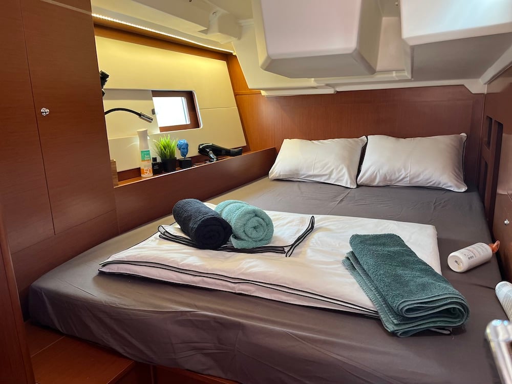 N A G I A - Sailboat in Alimos