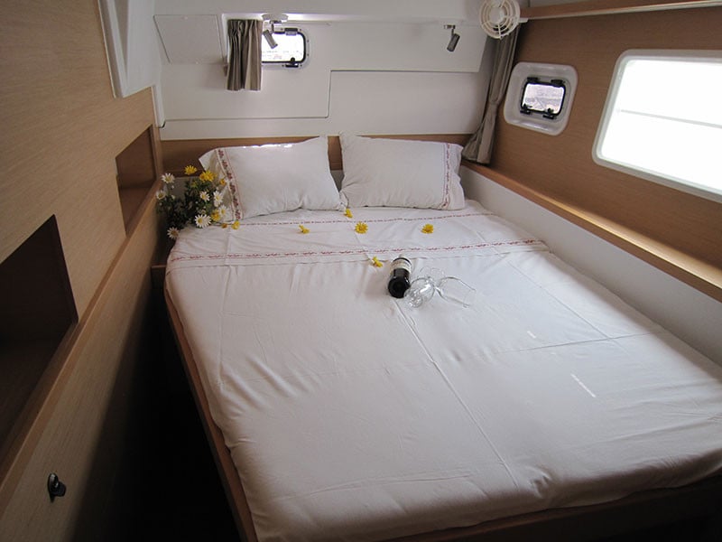 Emerald Seas - Katamaran içinde Lavrio