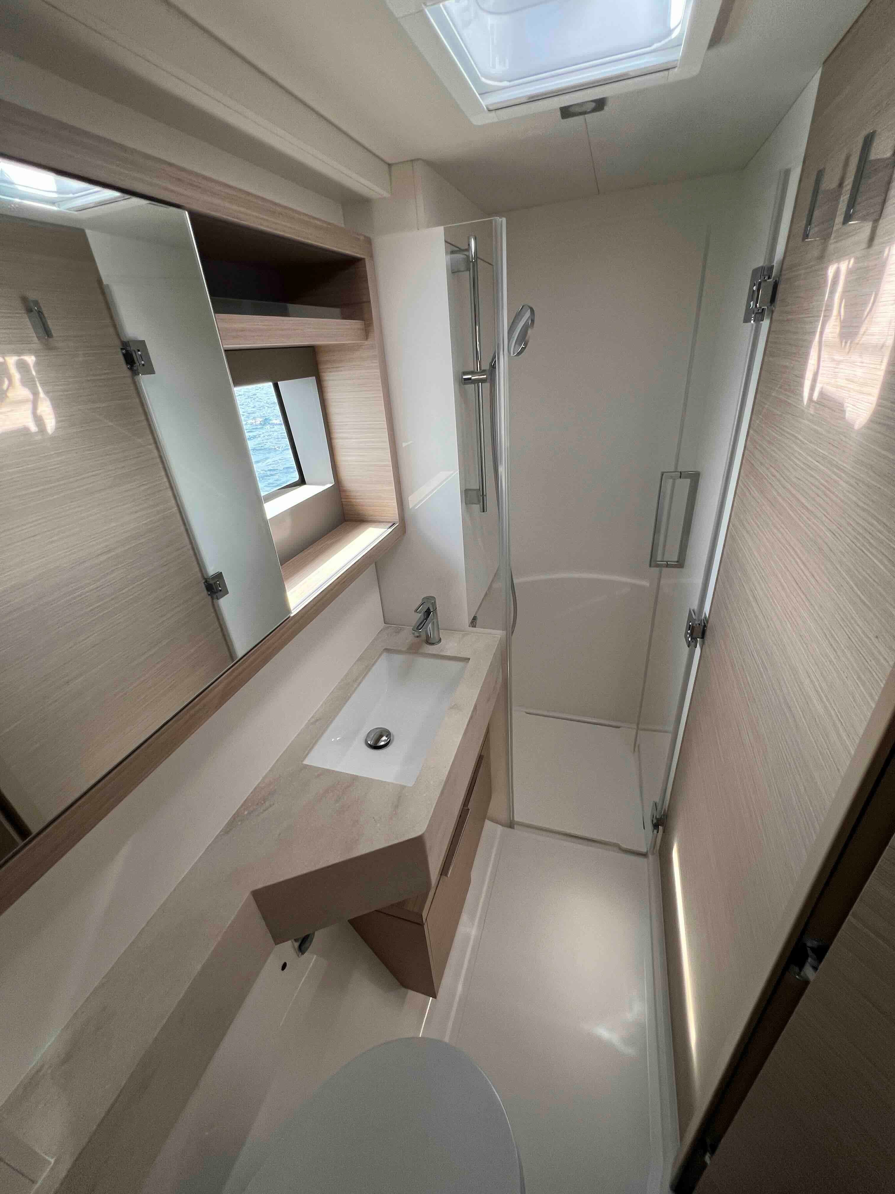 Pearl - Katamaran içinde Alimos