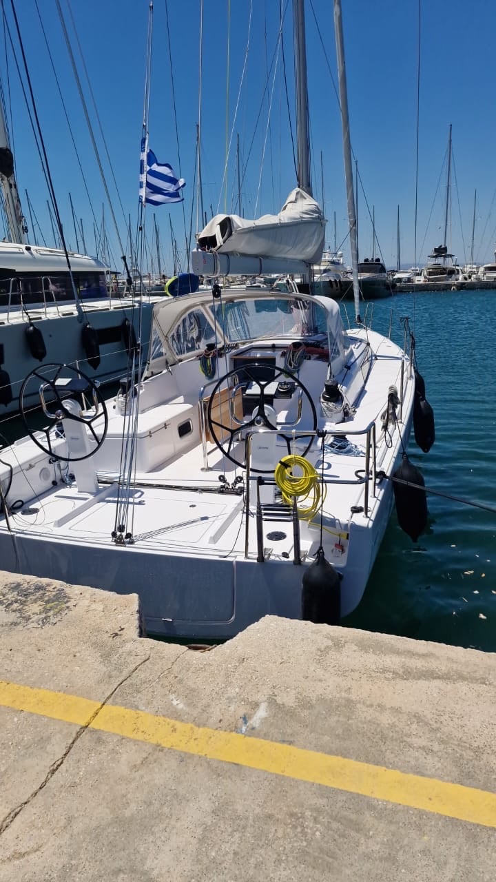 Tiamat - Sailboat in Pireas