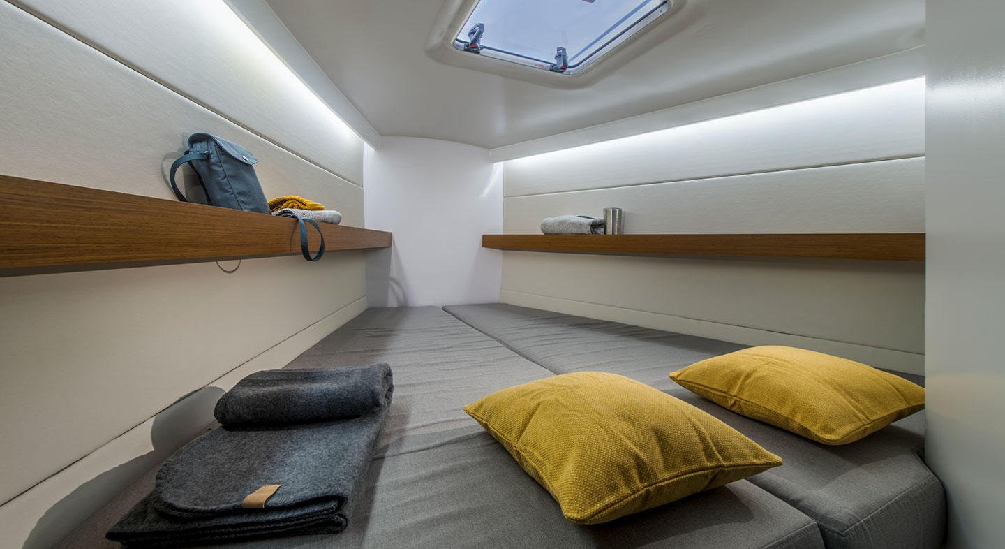 Tiamat - Sailboat in Pireas