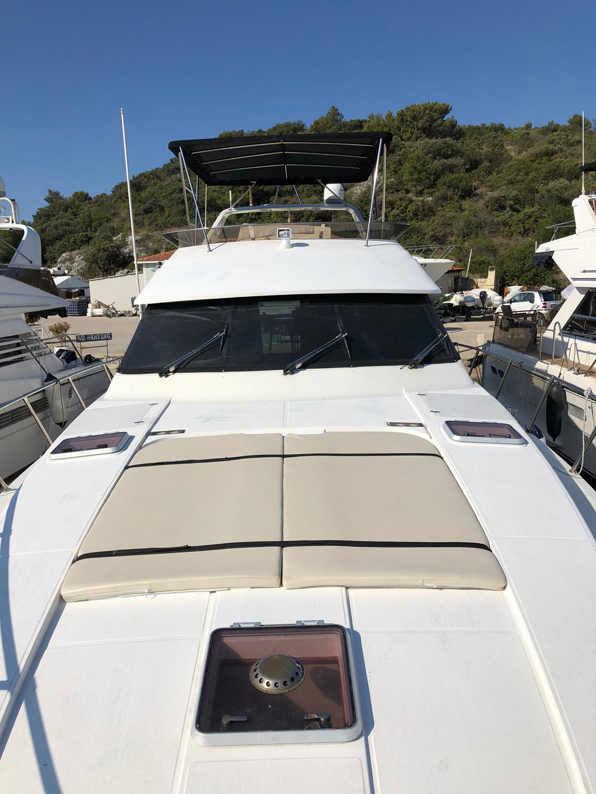 Royal - Motor Yat içinde Primošten