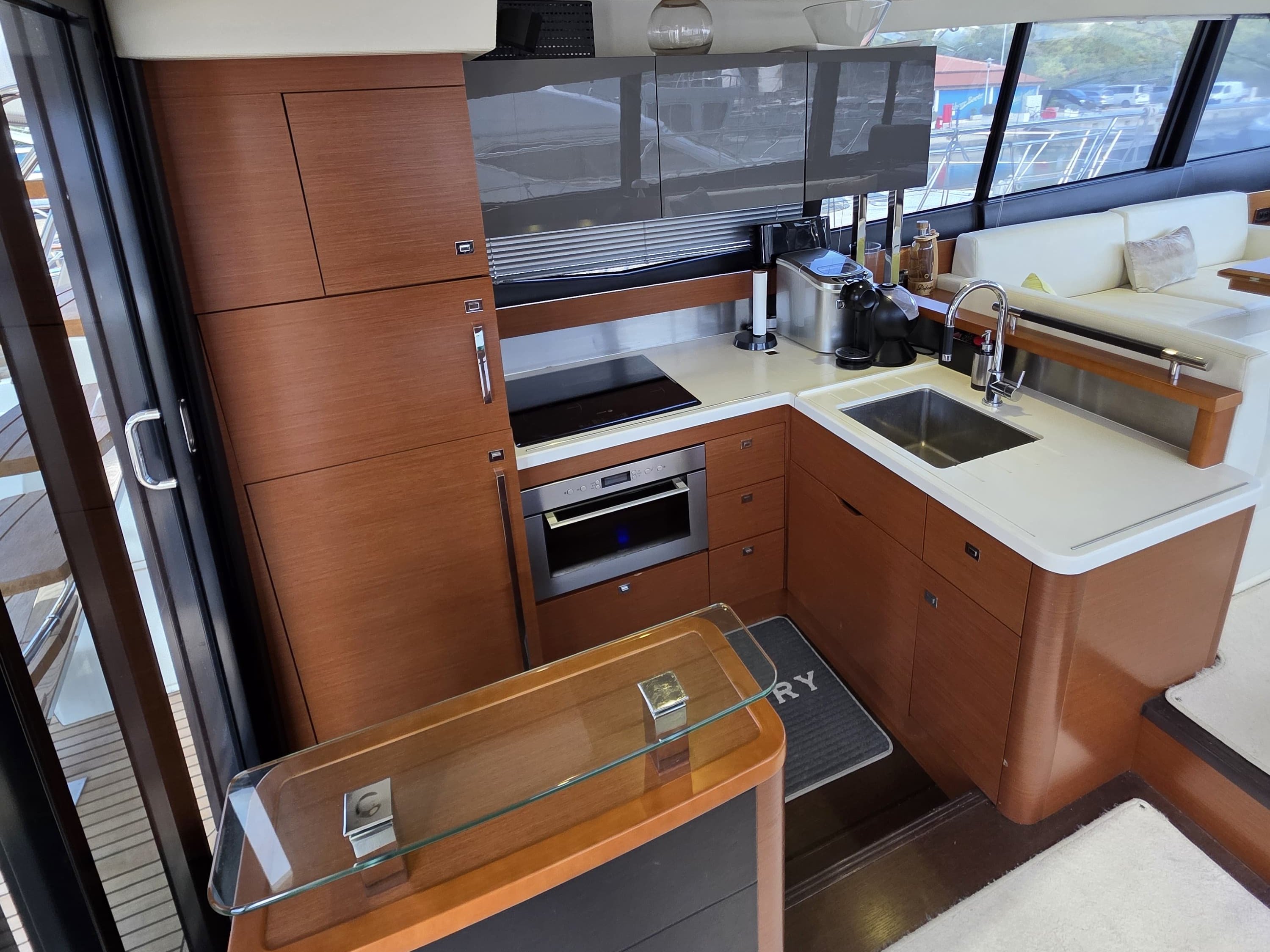 Very Bery - Motor Yat içinde Primošten