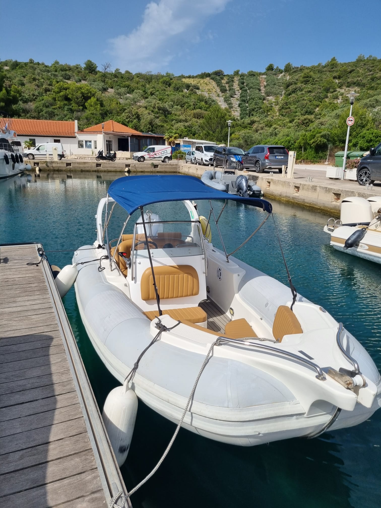 AGA - Motor Yacht in Primošten