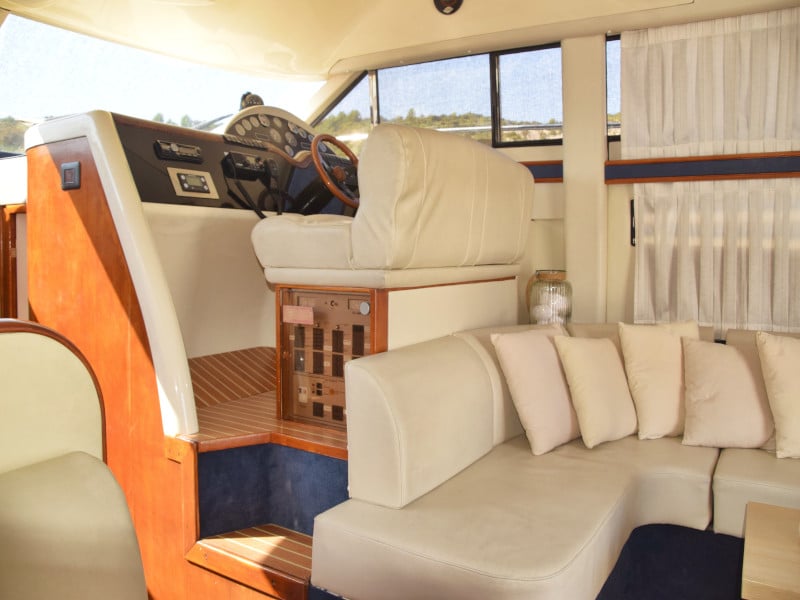 Julia - Motor Yat içinde Primošten