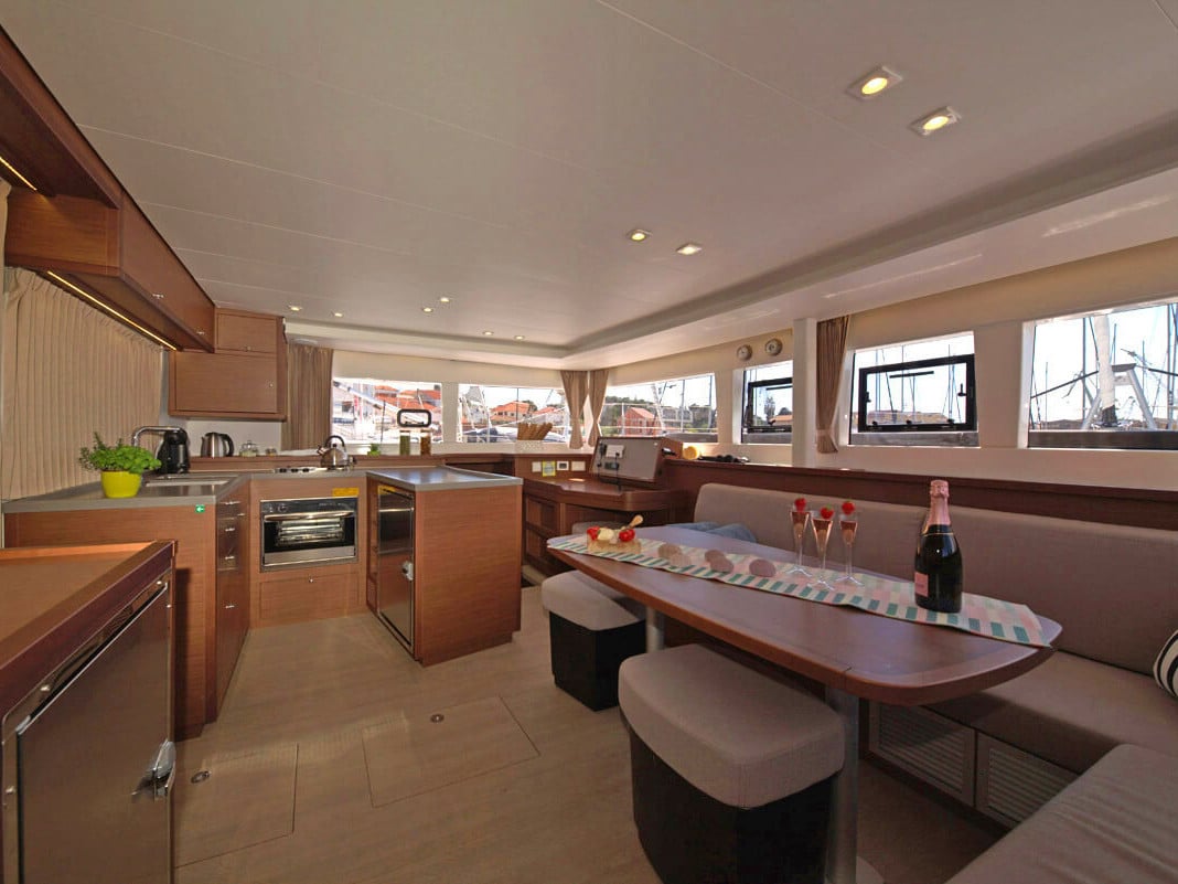 REGGAE POINT - Catamaran in Komolac