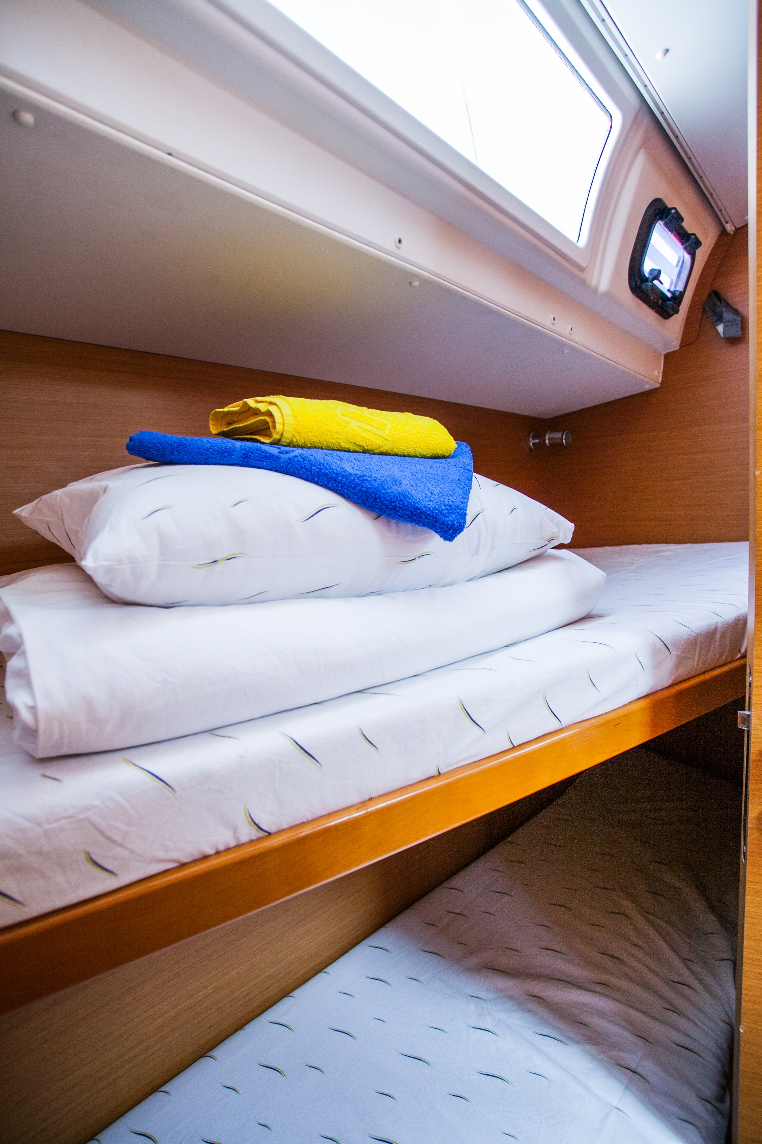 Rock Point - Sailboat in Komolac