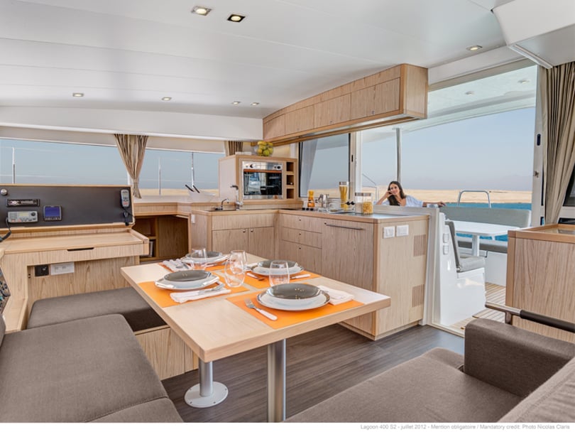 SUMMERTIME - Katamaran içinde Trogir