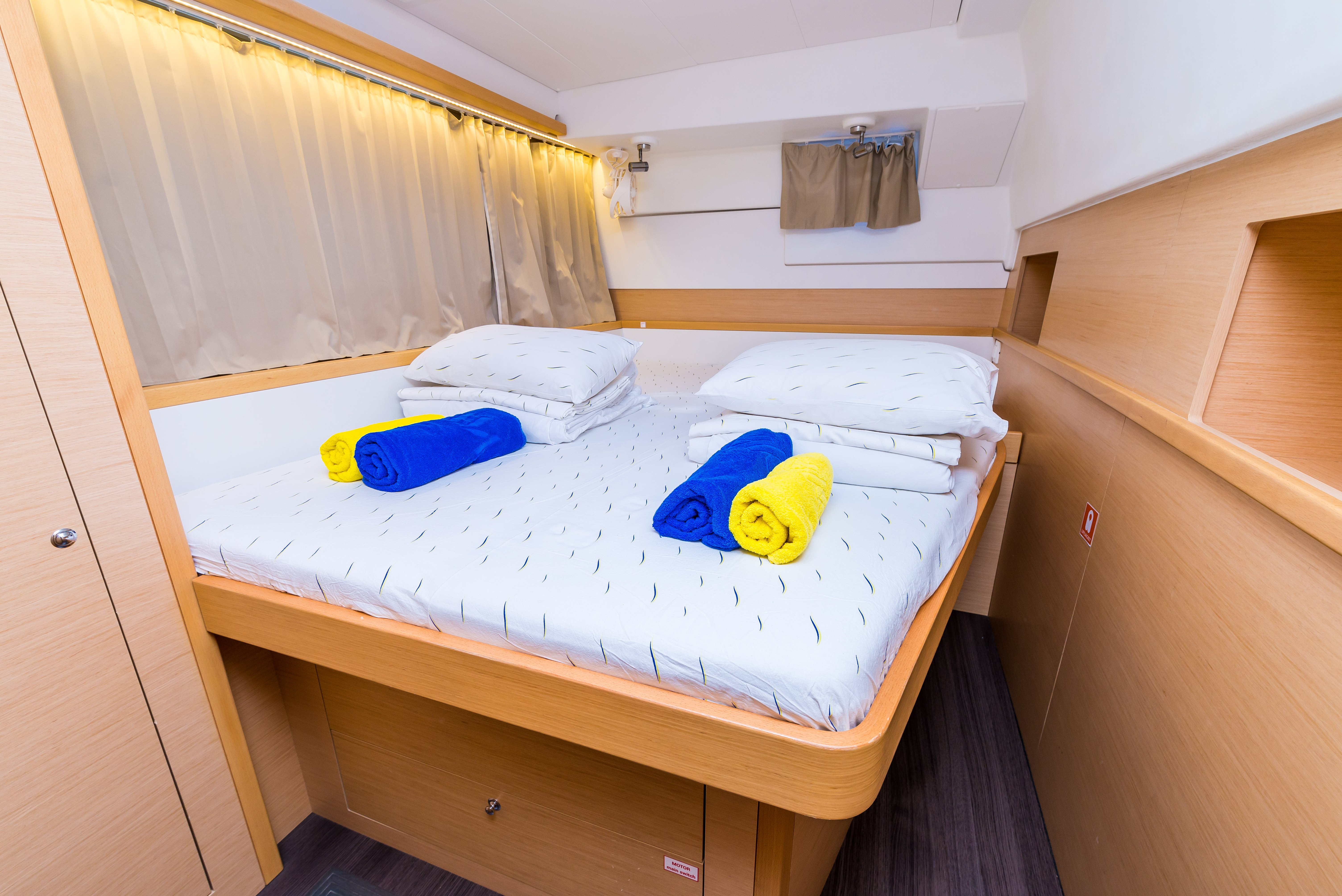 SUMMERTIME - Katamaran içinde Trogir