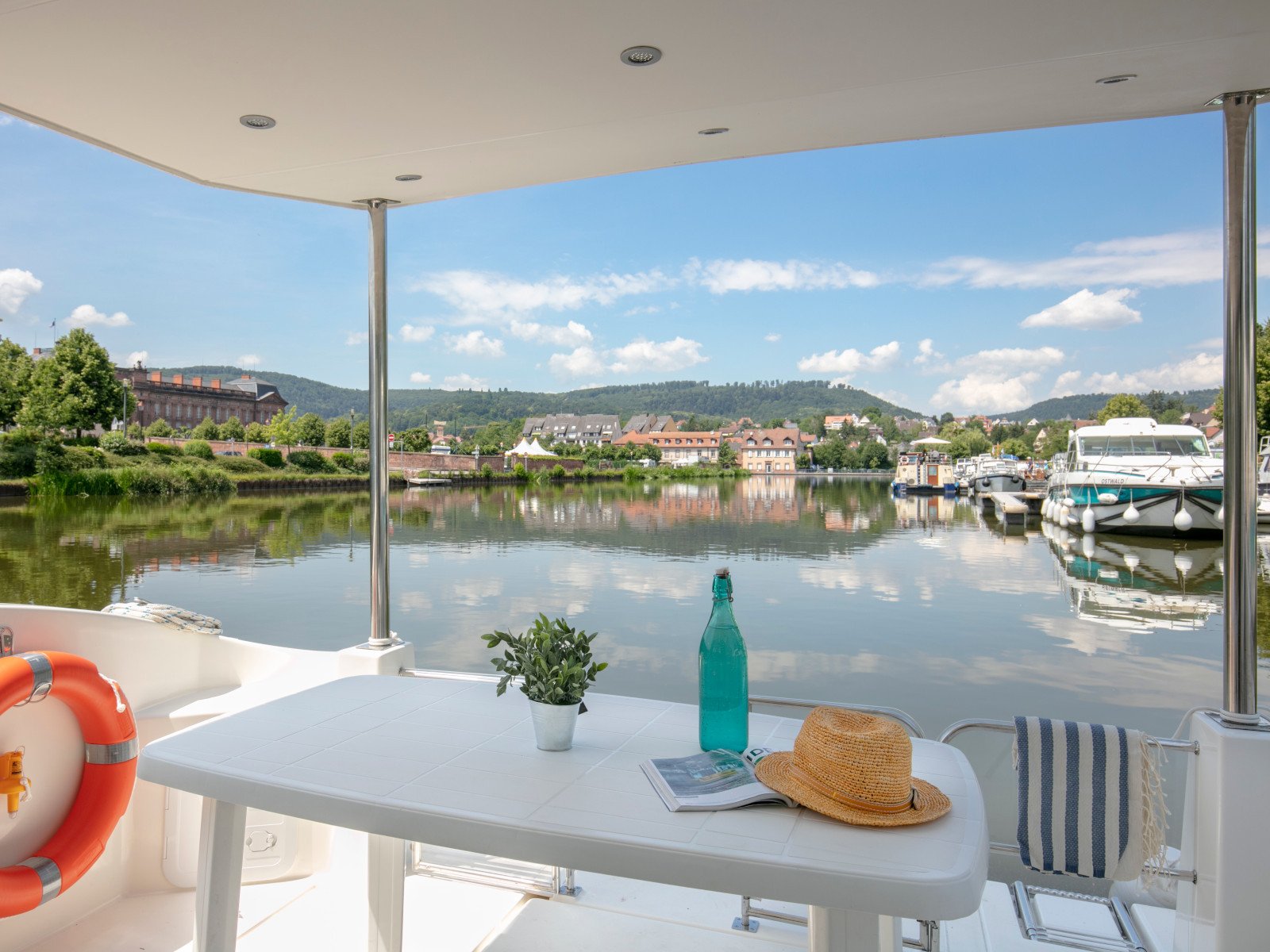 Orchestra - Motor Yacht in Grez-Neuville