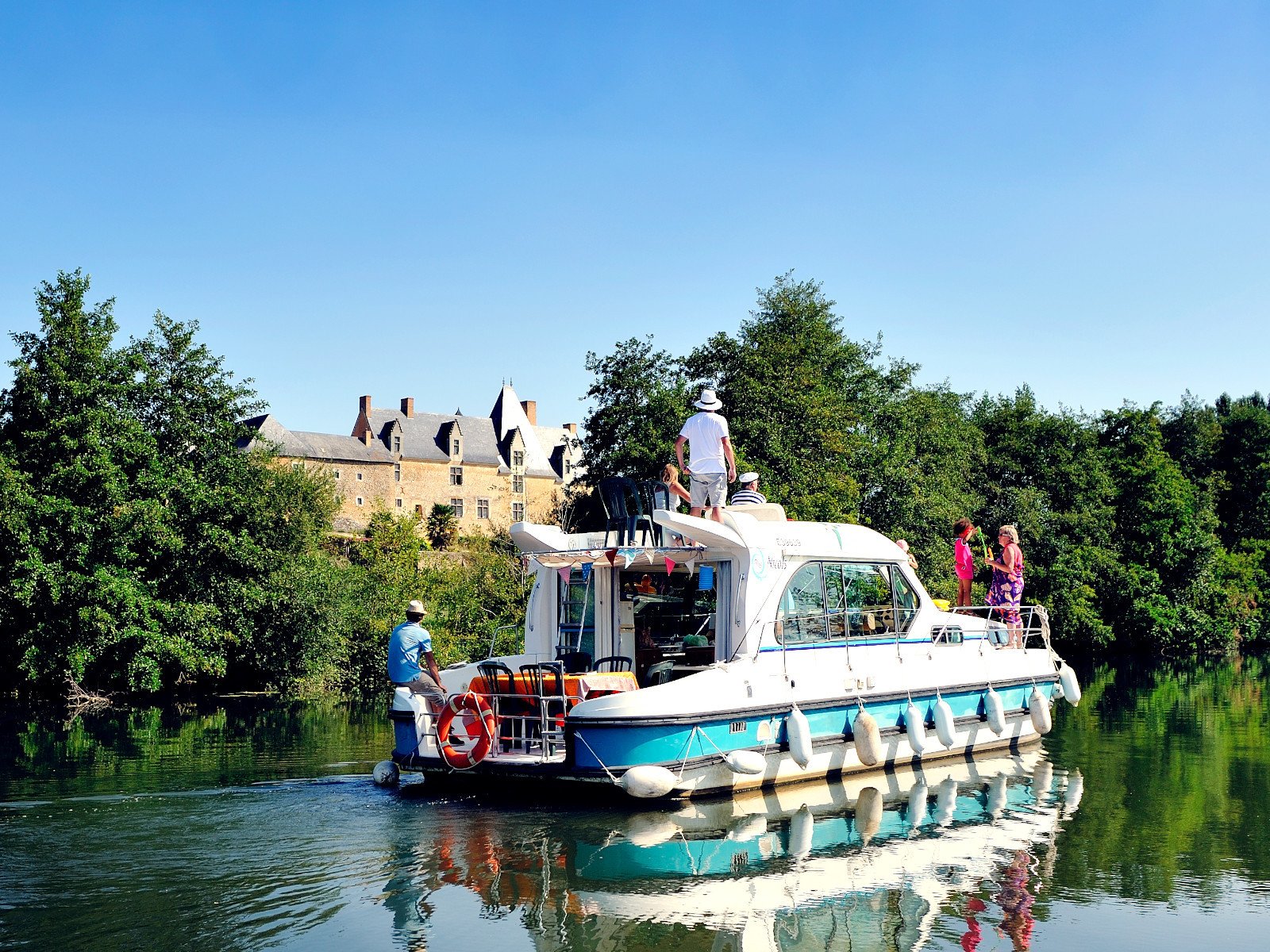 Crescendo - Motor Yacht in Grez-Neuville
