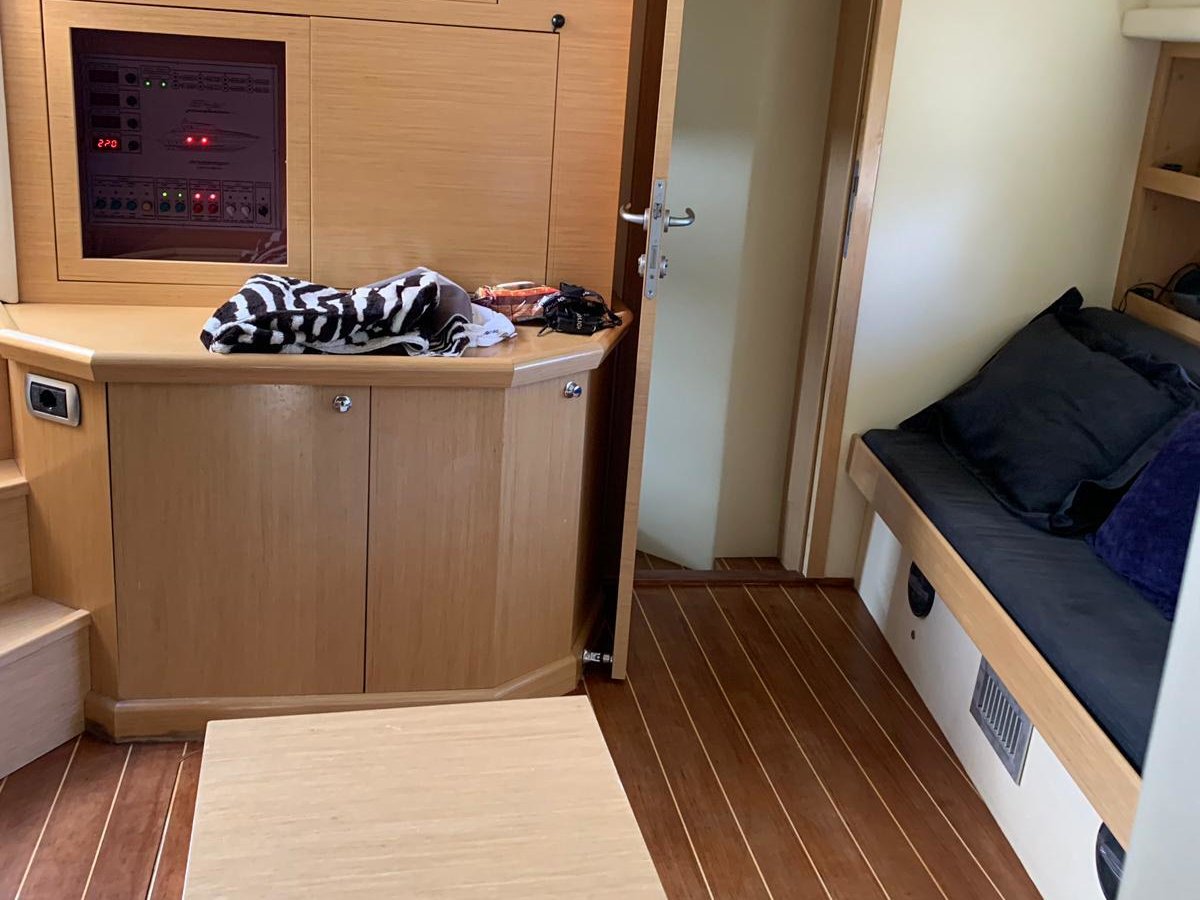 Champagne Three - Motor Yacht in Cannigione