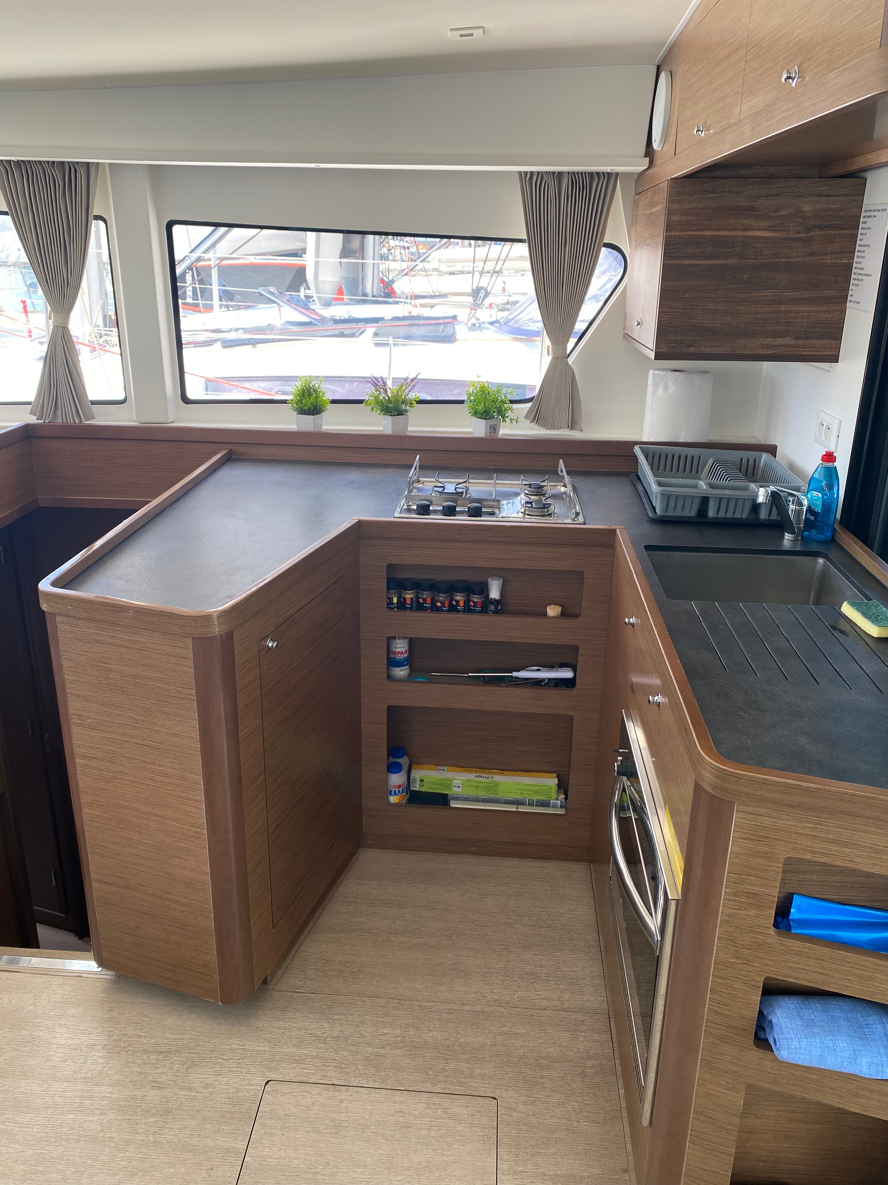 Amici - Catamaran in Alimos