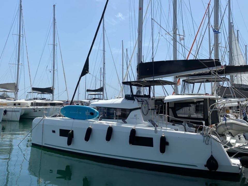 Amici - Catamaran in Alimos