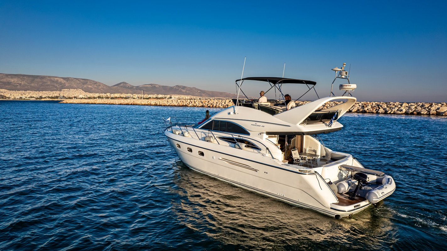 Carina - Motor Yacht in Alimos