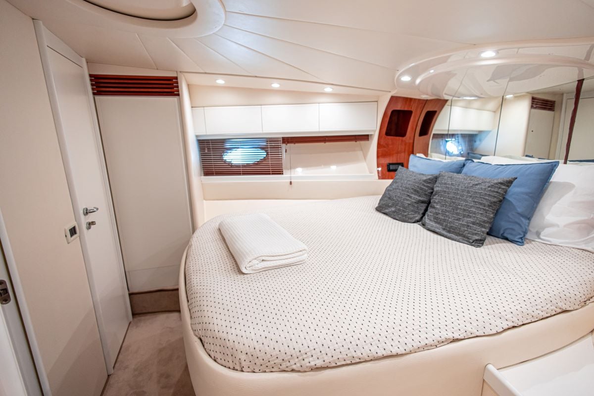 MIRA - Motor Yacht in Pireas