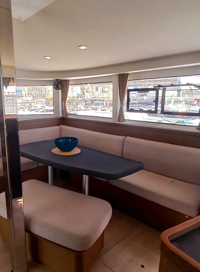 Leucotea - Catamaran in Salerno