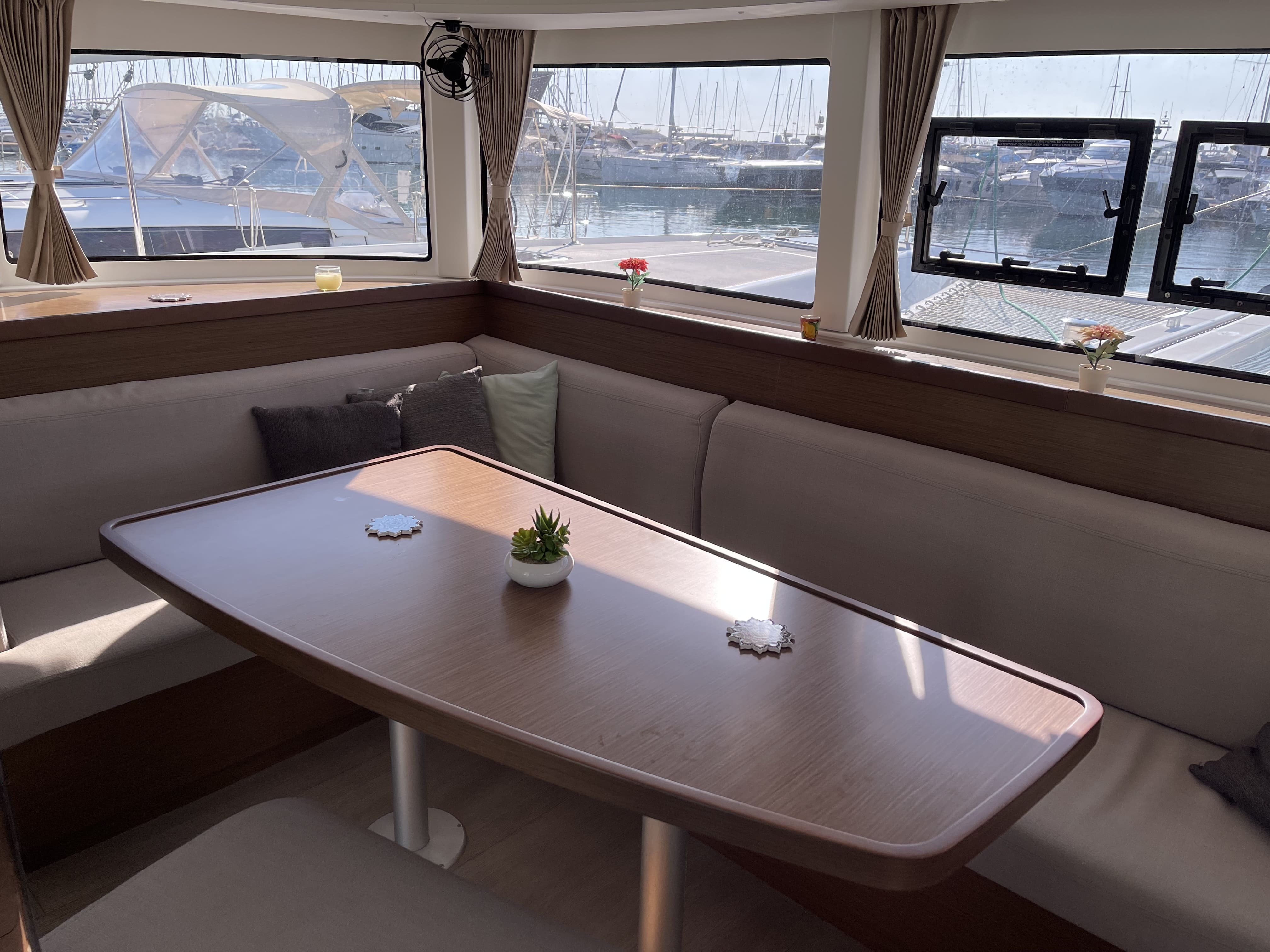 Leucotea - Catamaran in Salerno