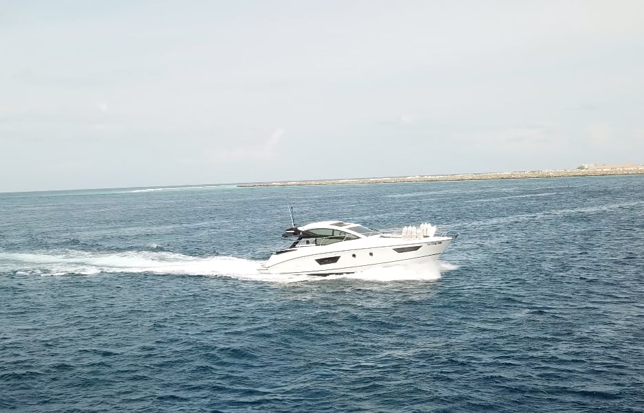 Island Cruise - Motor Yacht in Malé