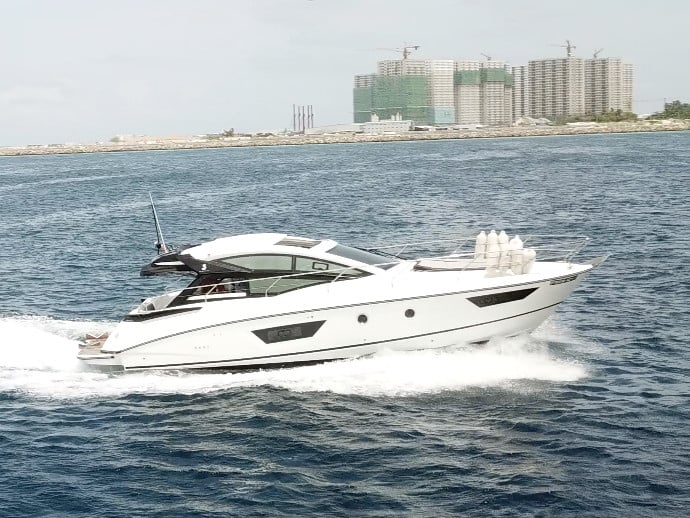 Island Cruise - Motor Yacht in Malé