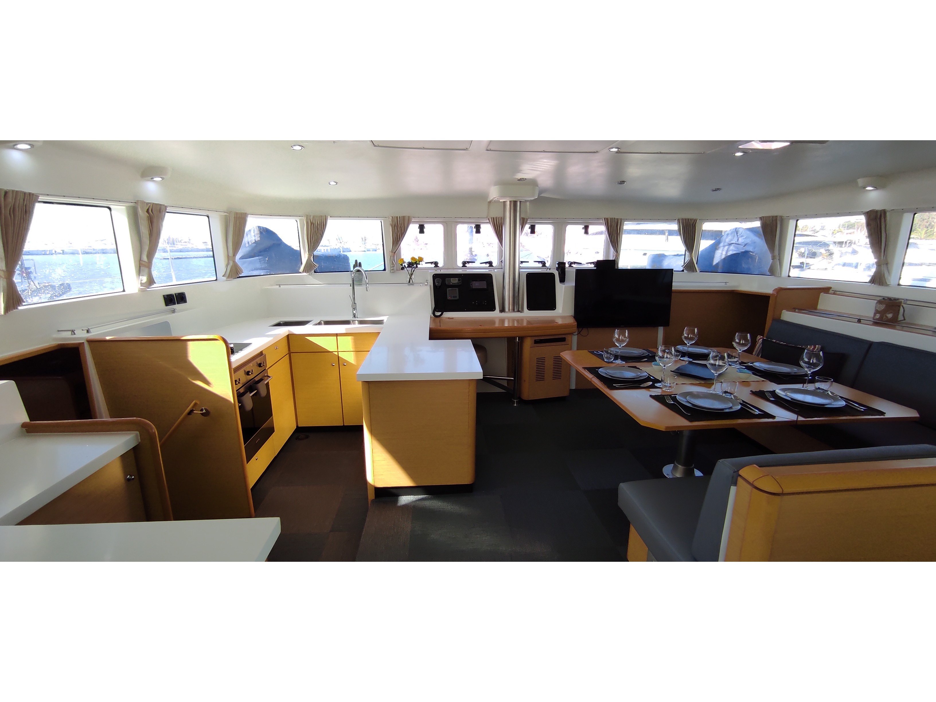 Casino Royale - (A/C - Generator - Refit 2021) - Katamaran içinde Alimos