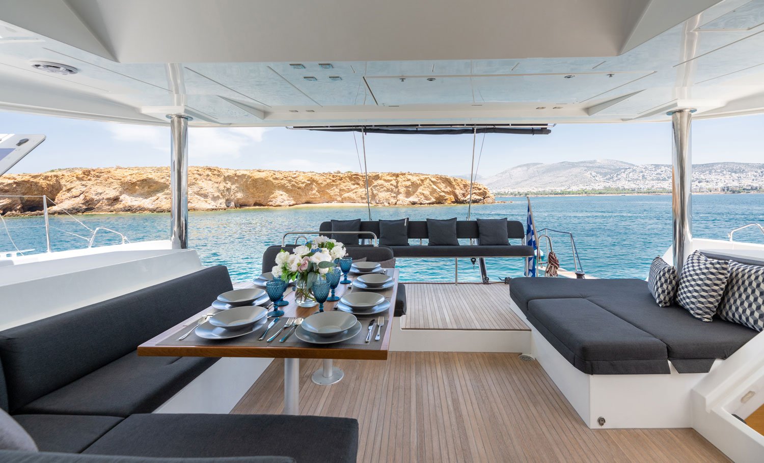 Royal Hearts (A/C - Generator - Refit 2024) - Katamaran içinde Alimos