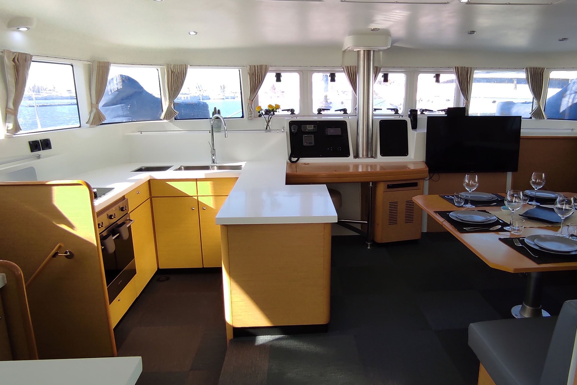 The Full House - (A/C - Generator - Refit 2021) - Catamaran in Alimos