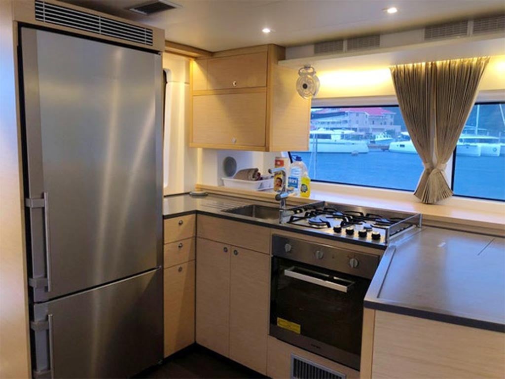 Queen of Hearts (A/C - Generator - Refit 2022) - Catamaran in Alimos