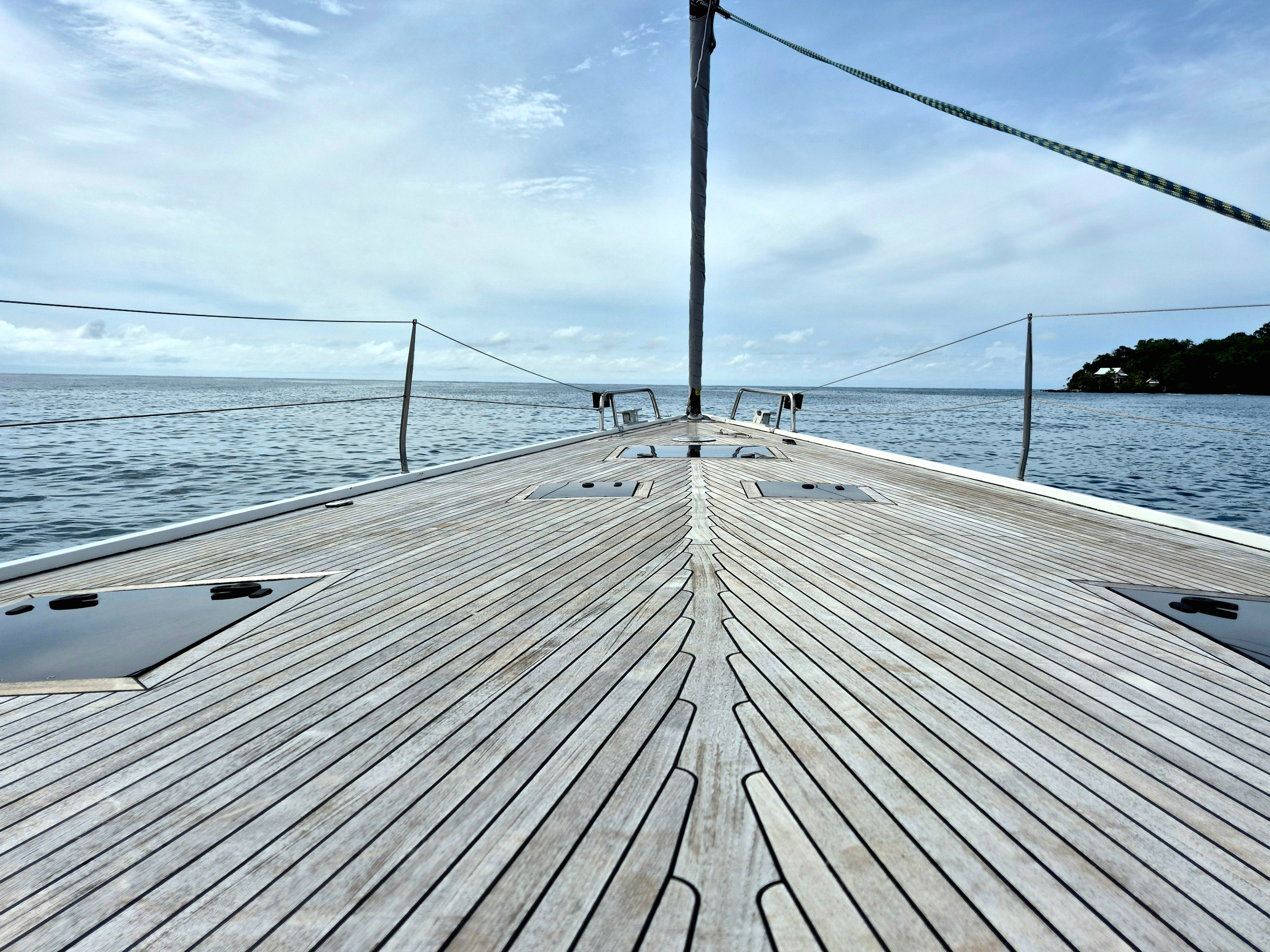 Sailing Freedom - Sailboat in Garrote
