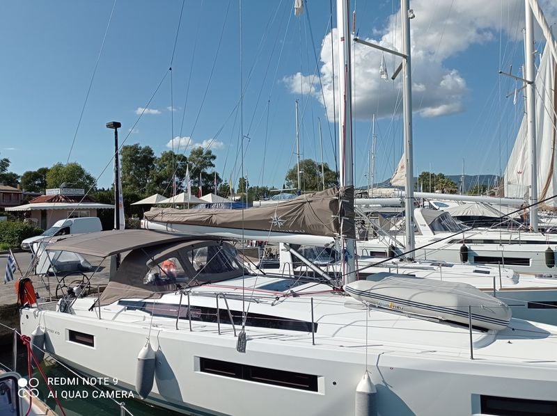 LFK-410AA - Yelkenli içinde Lefkada